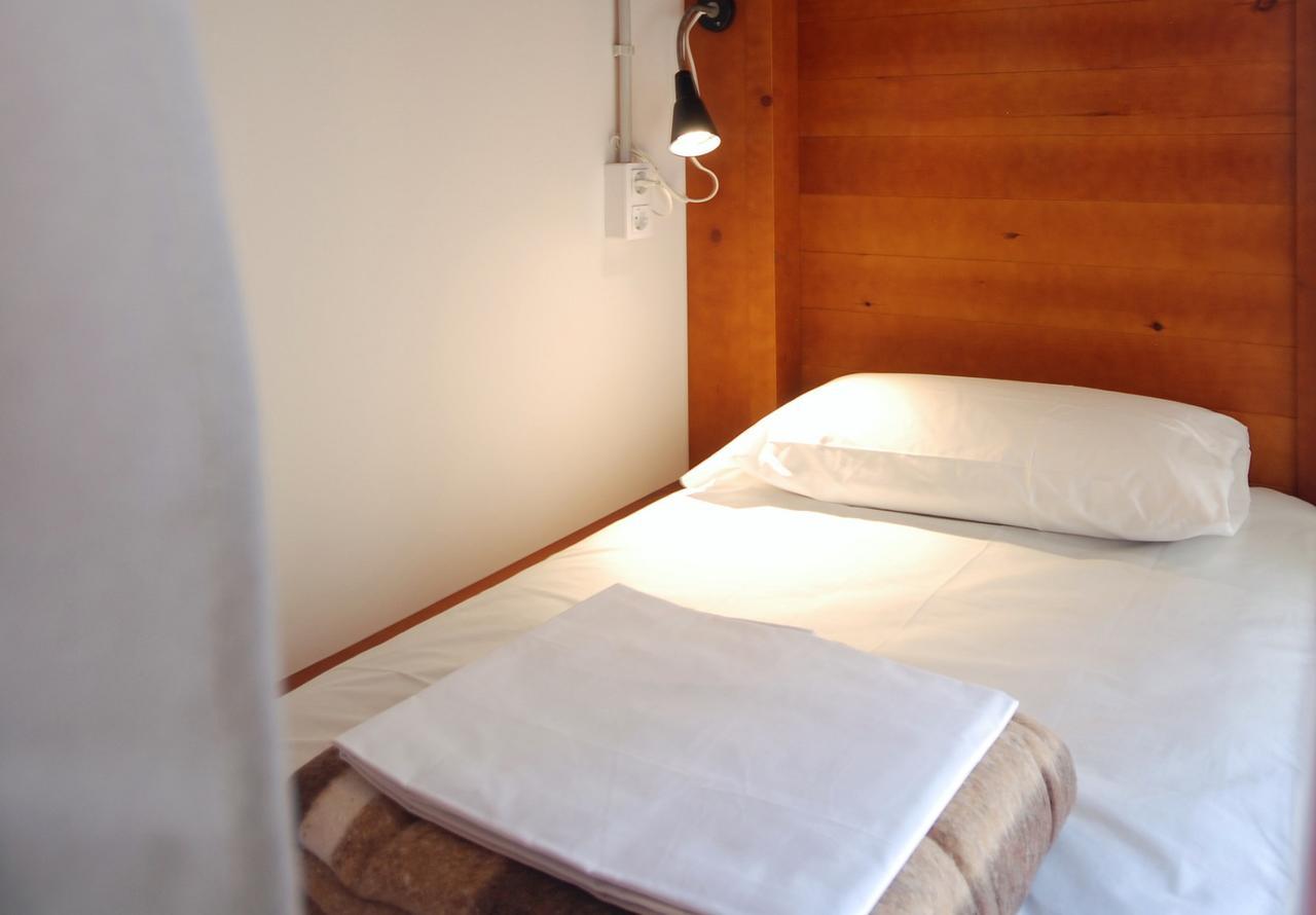 Ten To Go Hostel Барселона Экстерьер фото