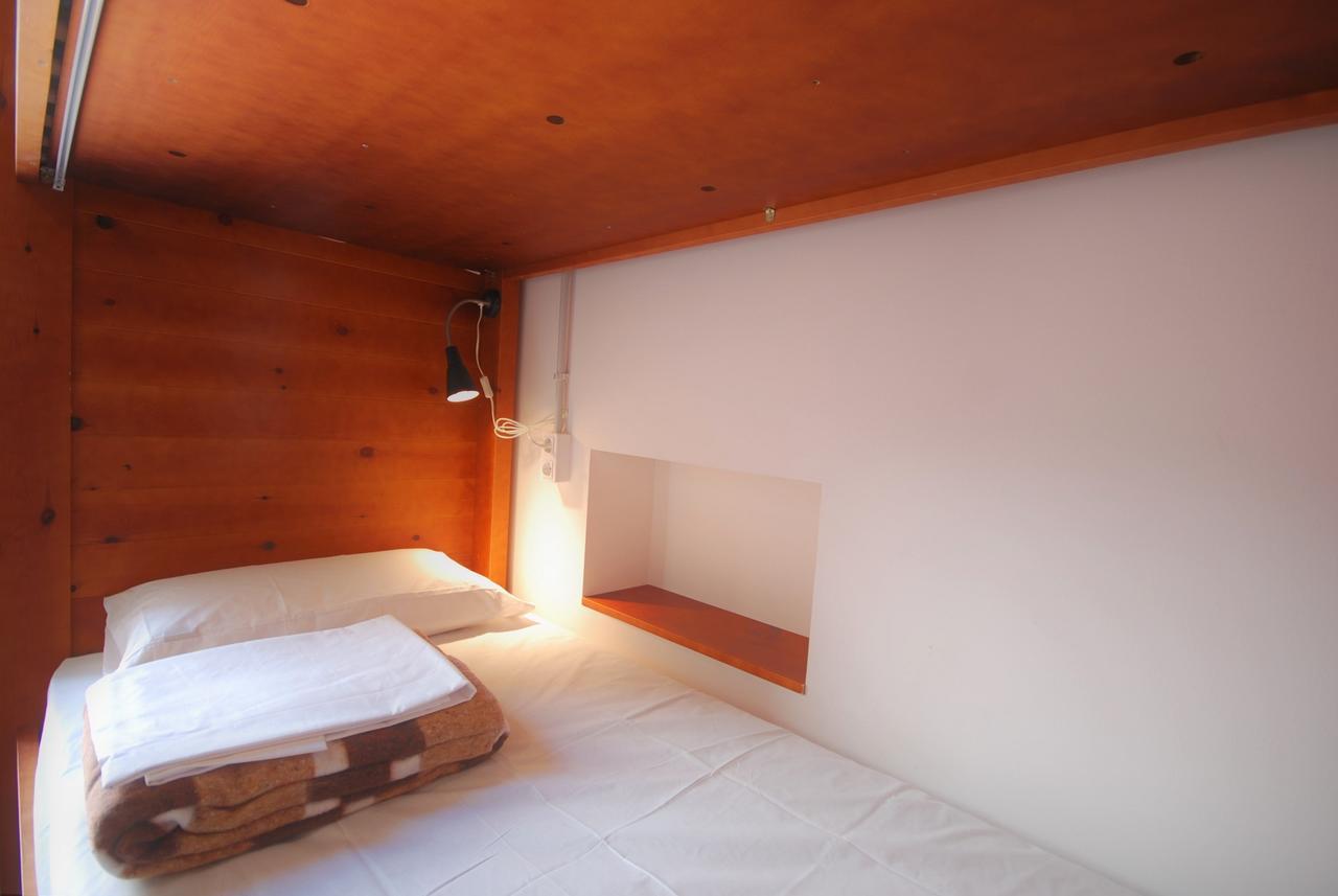 Ten To Go Hostel Барселона Экстерьер фото